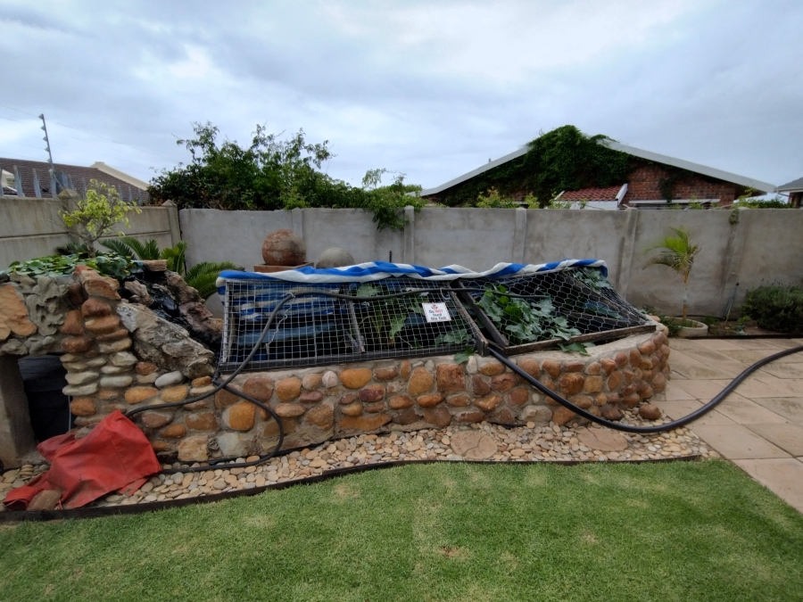 5 Bedroom Property for Sale in Wavecrest Eastern Cape